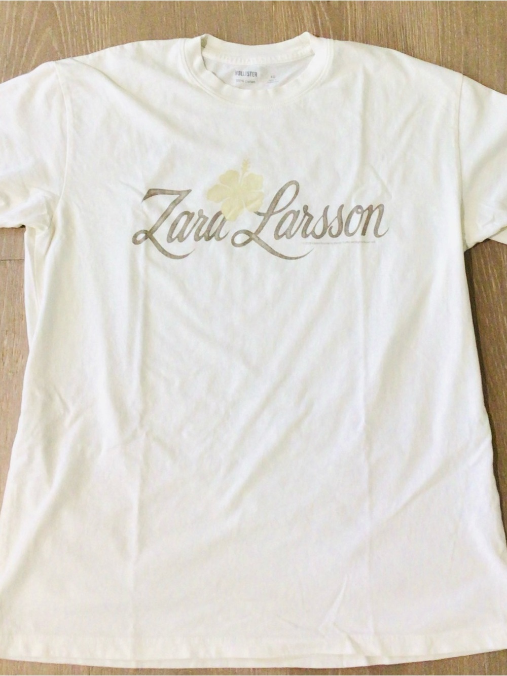 Zara Larsson White Graphic Tee Hollister Women’s Sz xSmall